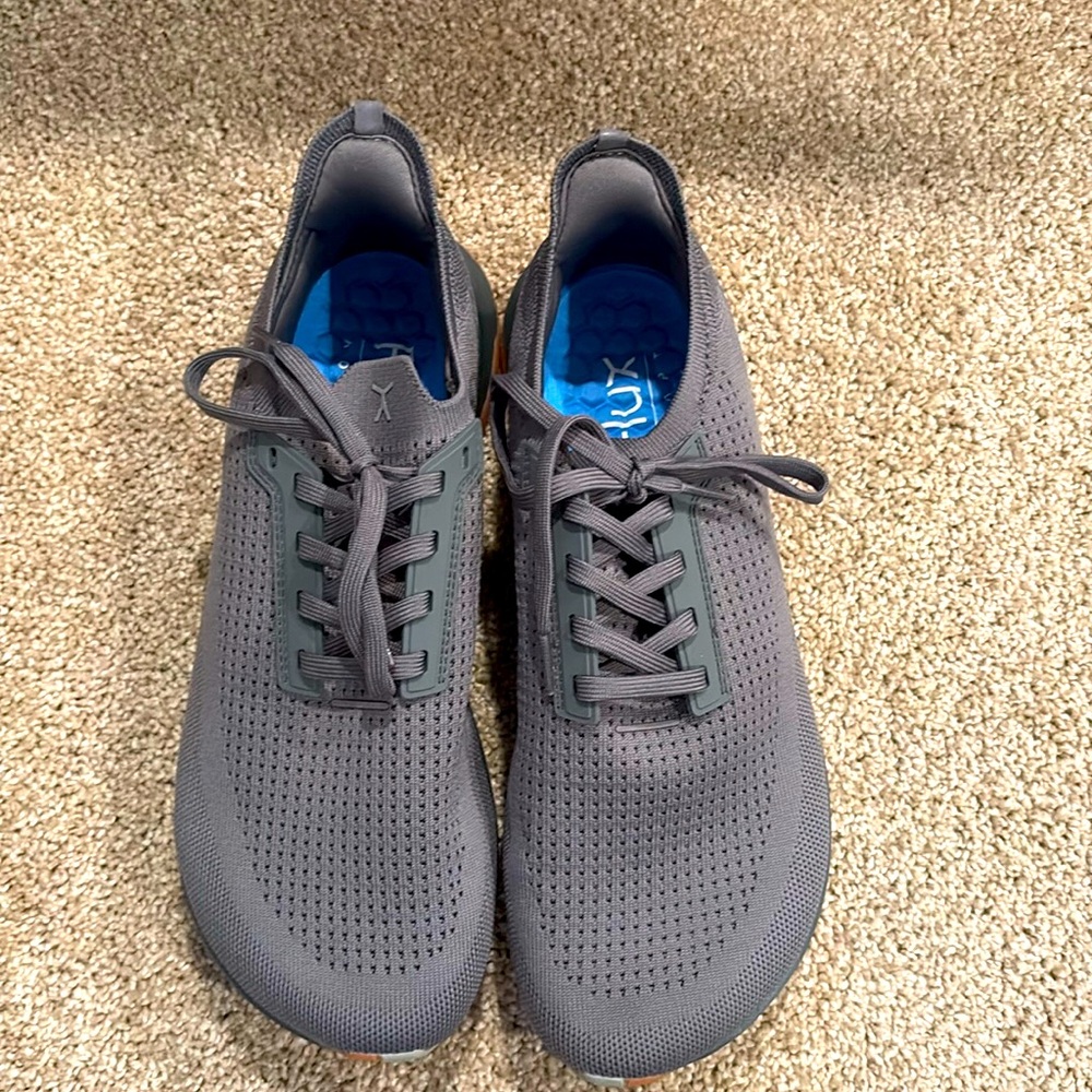 Men’s Flux size 10.5 lightly worn shoes. Gray colored fabric texture shoe.